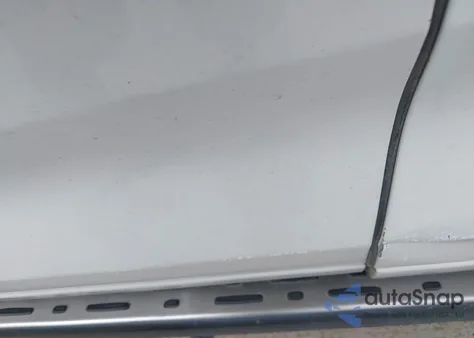 2018 Toyota Highlander Le Plus from USA, damaged, VIN 5TDZZRFH7JS251322